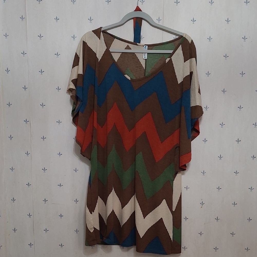 Chevron Patterned V-Neck Top